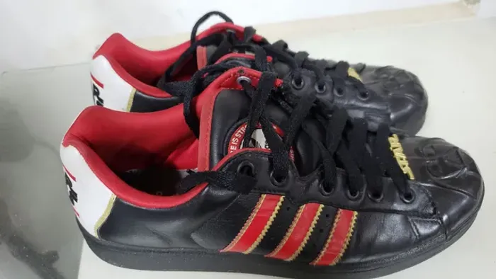 Tênis Adidas, Super Star, Darth Vader, série Star Wars. 