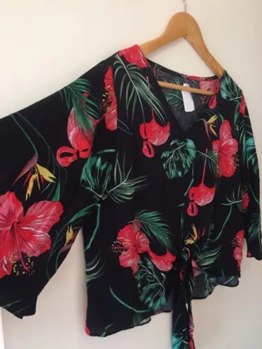 Blusa com etiqueta | Tam M