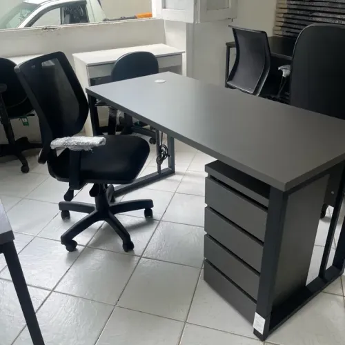 Mesa 1,40 x 0,60m em várias cores gaveteiro