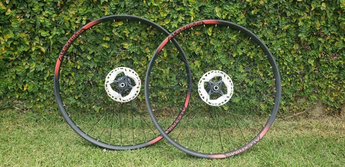 Rodas Alexrims com cubos e discos XT m8100