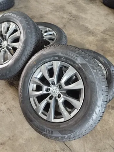RODA AMAROK ARO 17" C/ PNEU PIRELLI SCORPION HT ZERO À BASE DE TROCA