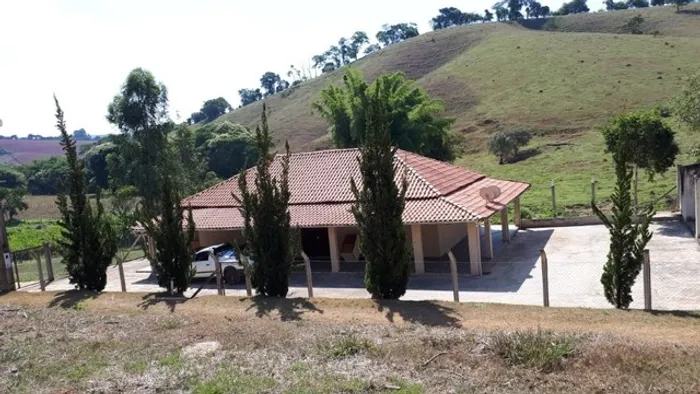 S958 - Fazenda com 56 hectares próxima das cidades...