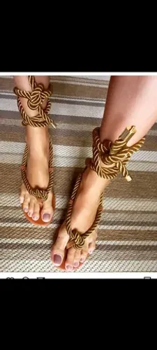 Sandalias lindas direto da fábrica,todas as peças cofecsionada a mão!!