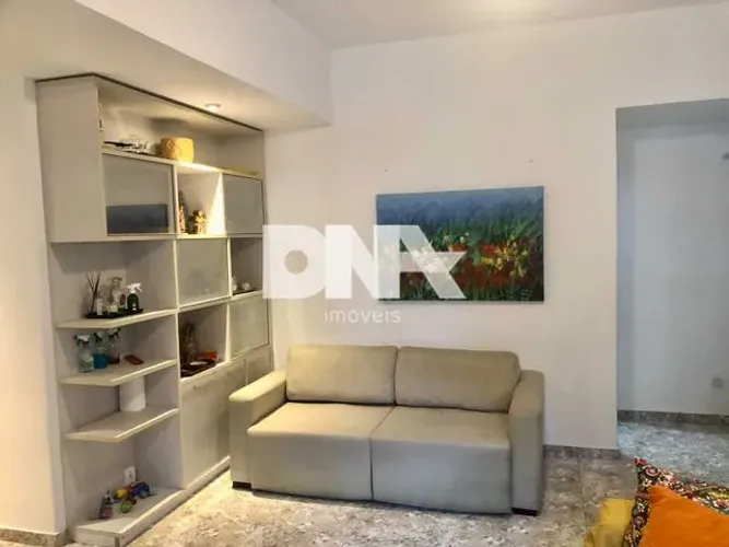 Apartamento a venda em Copacabana.