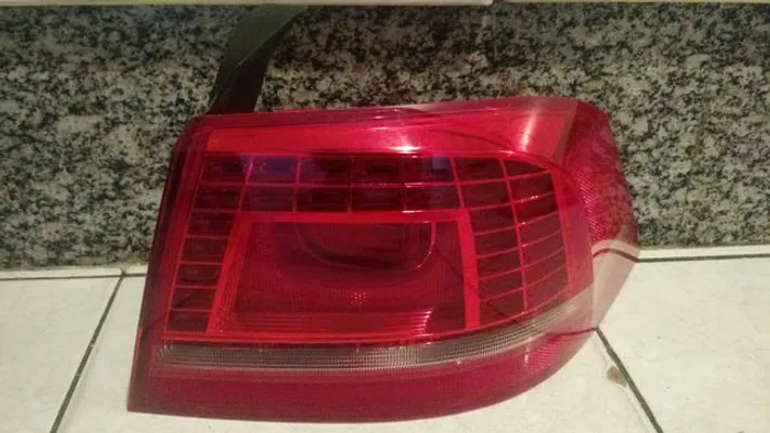 Lanterna Traseira Direita Volkswagen Passat Tsi 2012 2013