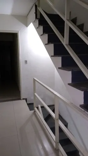 Aluga-se kitnet no Centro/ Sala, Quarto, próx Casa & Vídeo.