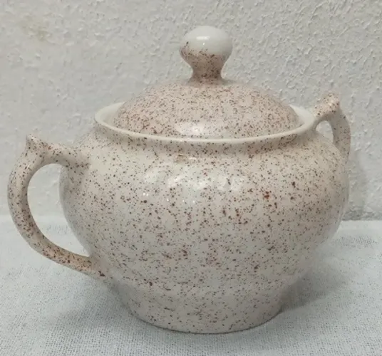 1 açucareiro em porcelana marca monte