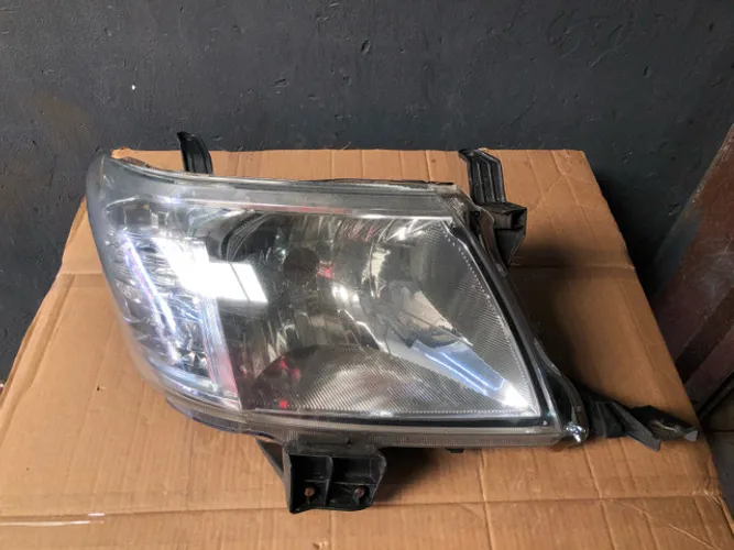 Farol LD Toyota Hilux 2014