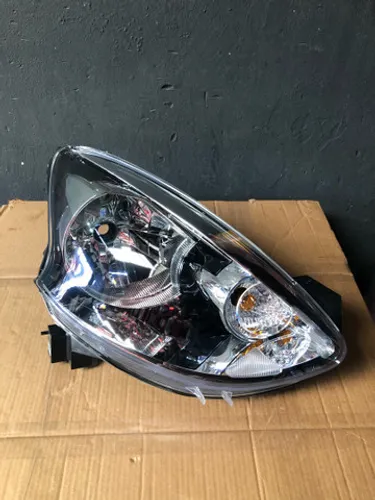 Farol LD Nissan March 2015