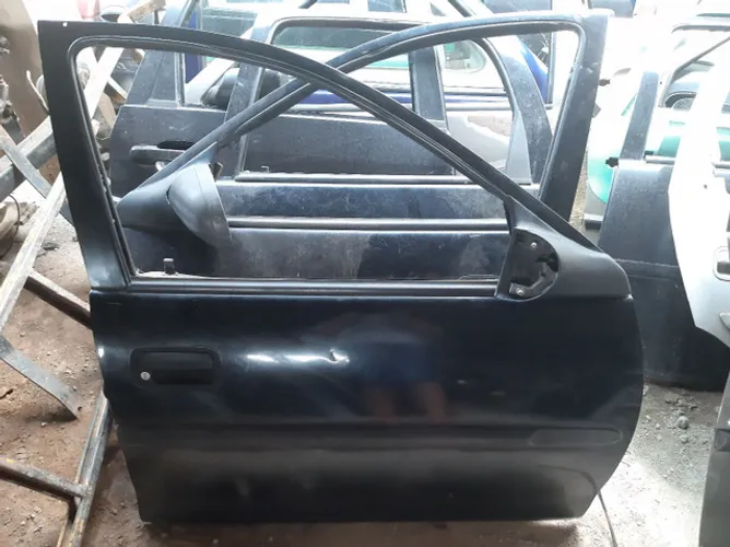 Porta dianteira direita do corsa classic 1996 a 2014