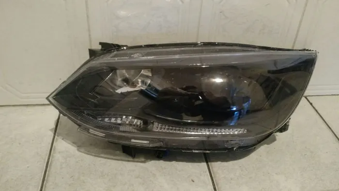 Farol esquerdo Chevrolet Onix turbo 2019 2020