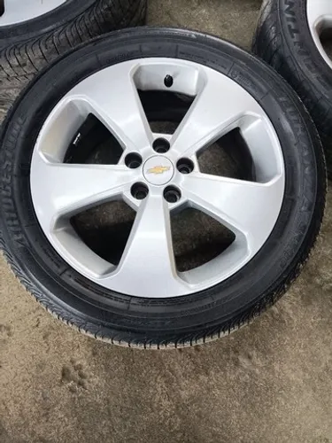Jogo de rodas com pneus GM Cruze 225/50/17