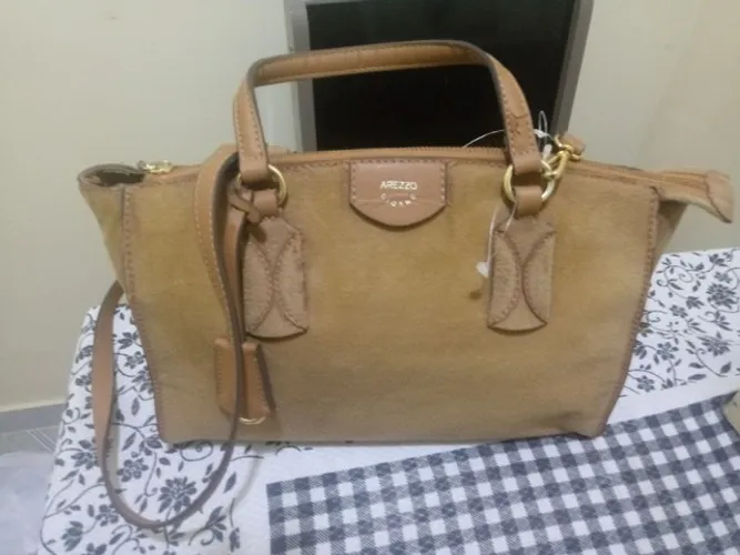 uma linda bolsa da arezzo