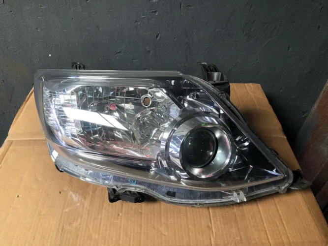 Farol LD Hilux Sw4 2015