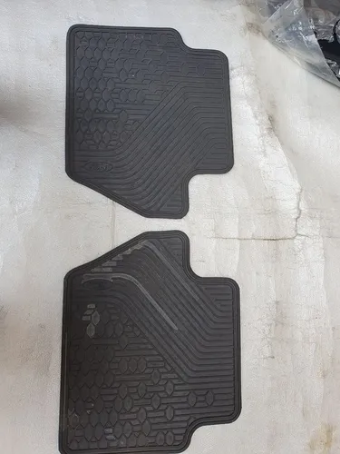 Ka par de tapetes traseiros novos originais ford 