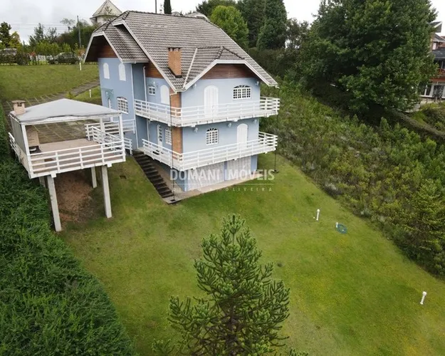 Casa à Venda em Condomínio Fechado na Região de Descansópolis - Campos do Jordão/SP