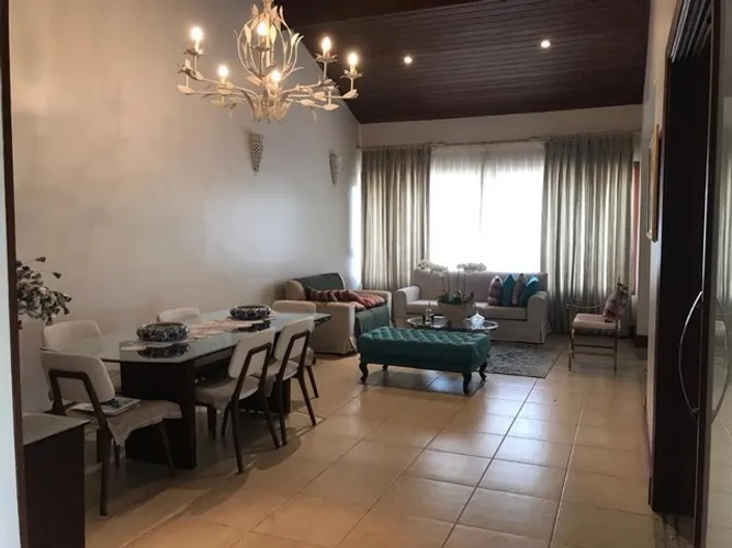 Casa em Condomínio : / Residencial / Jardim Nossa Senhora das Graças