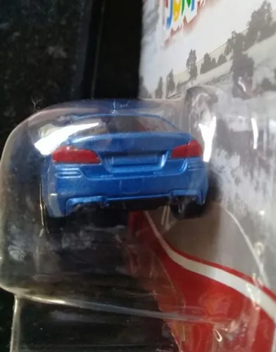 Miniatura 1/64 nova BMW M5