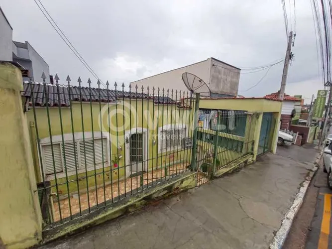 Casa - / Comercial / Centro