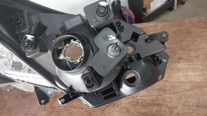 Farol gm cobalt ltz fume 2014 2015