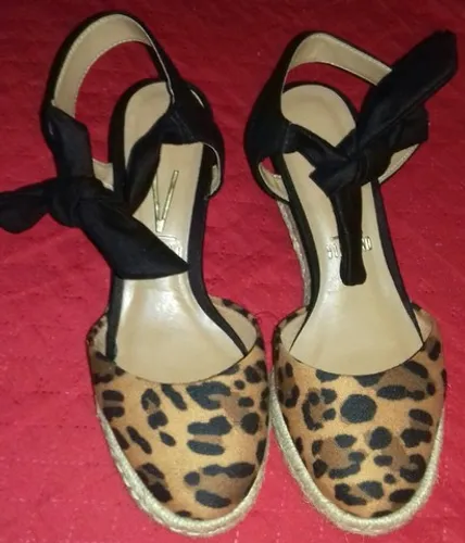 Sandália salto anabela Vizzano número 36