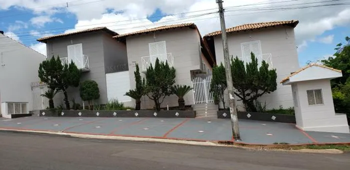 Aluga-se casa/kitnet,em lins próximo ao centro,JBS,Santa Casa ( com mobilia ou sem).