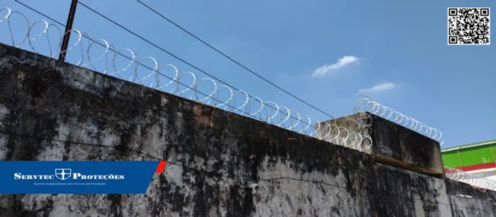 Fornecimento e instalação de Cerca Concertina dupla/clipada de 450 mm