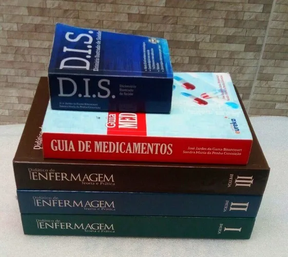 Kit Didático de Enfermagem - Teoria e Prática - 3 Volumes + 2 Livros