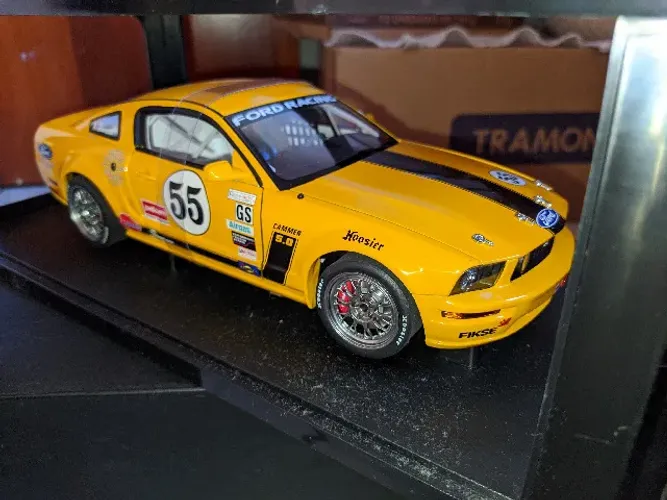 Miniatura Mustang - AutoArt 1/18