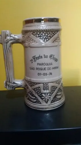 Caneca comemorativa de porcelana