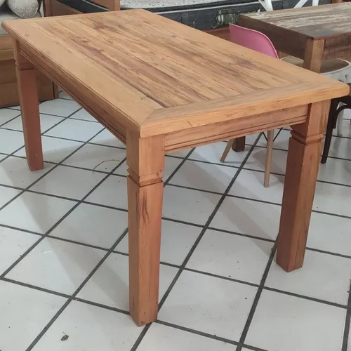 Mesa de Peroba Rosa Maquinada 