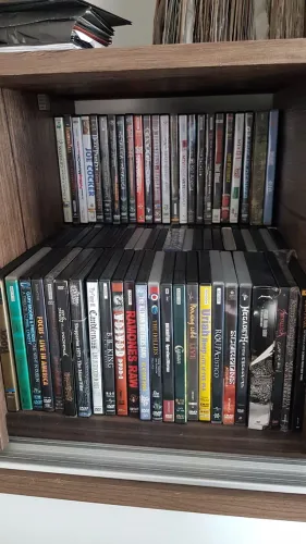 Coleção de 175 DVDs nacional e importado