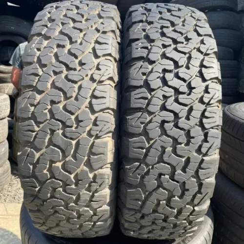 Pneus 215/75/15 Bfgoodrich semi novos (não são riscados)
