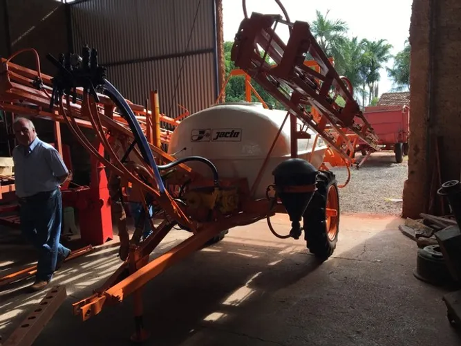 Pulverizador jacto 2000 litros Cross Coutry 