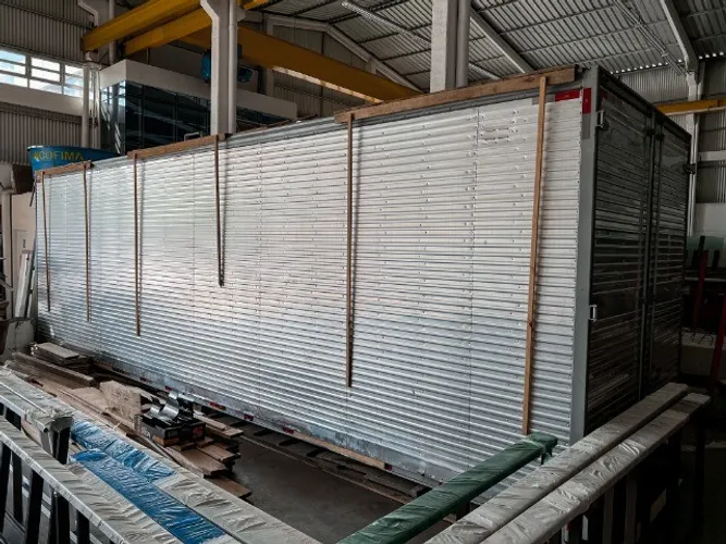 Baú furgão em alumínio completo para caminhão truck e bitruck (muito novo, estado de zero)