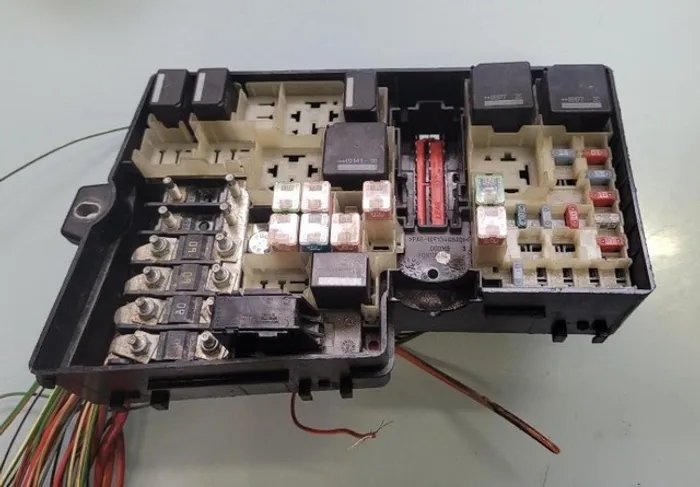 Caixa De Fusiveis Volvo C30 2.5 2009