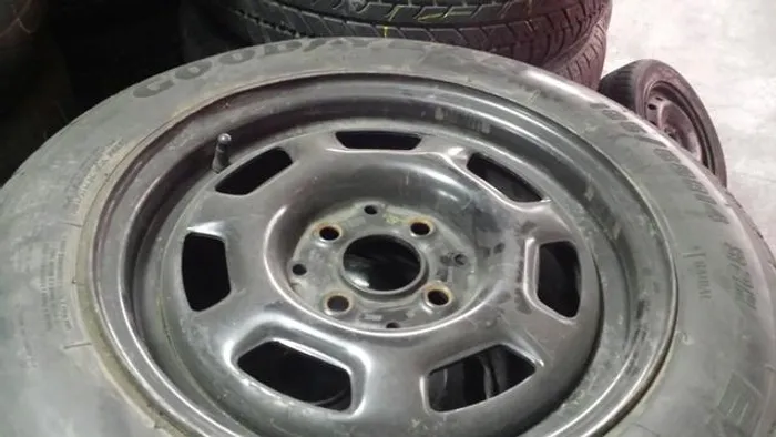 Roda de Ferro aro 14 VW Golf Preta 4X100 usada