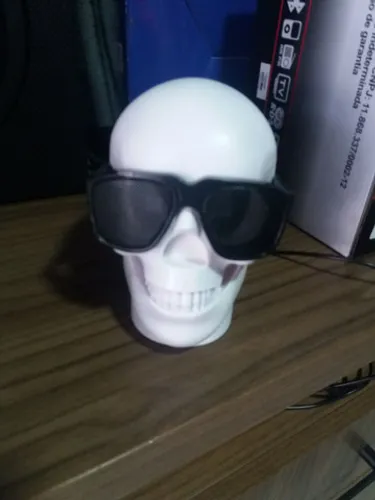 Caixinha de som cabeça caveira 