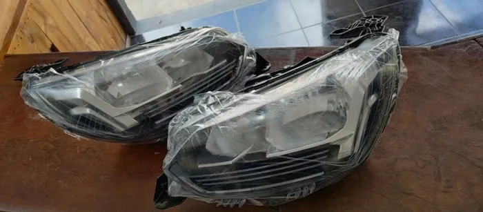 Farol Peugeot 208 2021 2022
