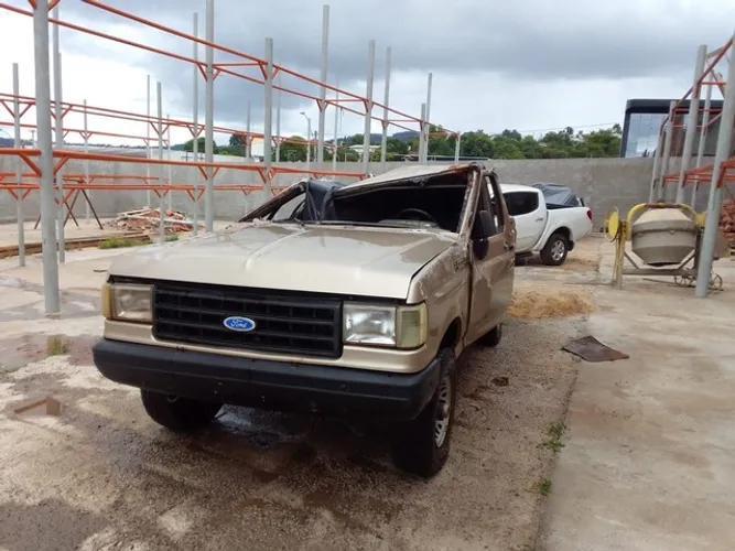 Ford f1000 95 4x4 vendido em peças 