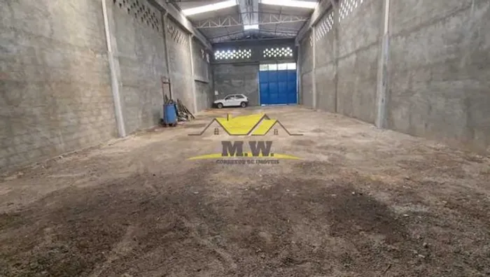EXCELENTE GALPÃO DE 300 M2 EM IRAJÁ NA RUA FERREIRA CANTÃO
