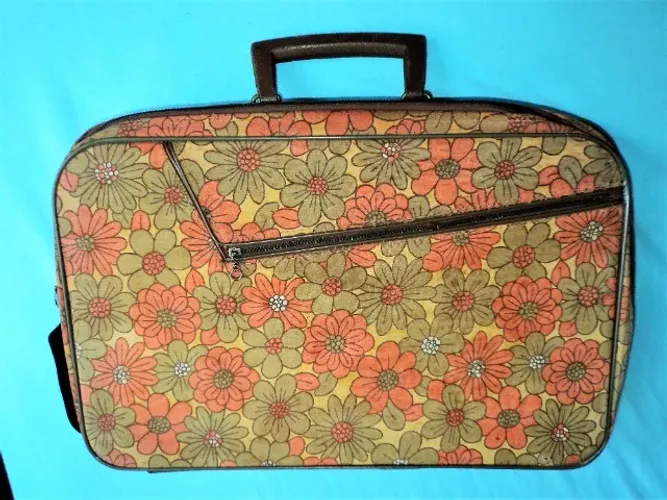 Mini Mala Flower Power dos anos 60. (Item Cenográfico para Colecionador, Decoração).