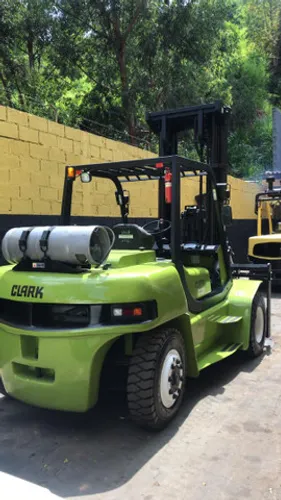 Empilhadeira Clark cmp70 triplex 7t Locaçao é vendaii
