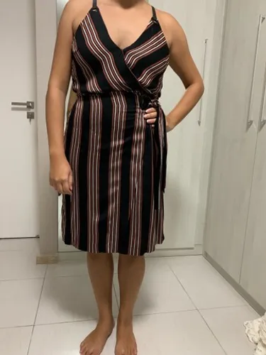 Vestido em listras da marca shoulder