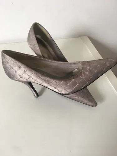 Scarpin cinza chumbo Sanden n37