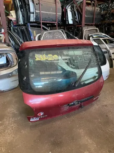 Tampa traseira Peugeot 206