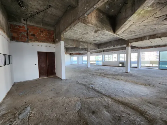 Excelente cobertura no melhor ponto da praia da Barra da Tijuca com 1.200 m²