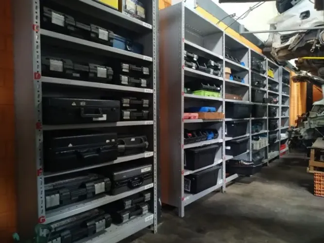 Ferramentas  Usadas da Oficina Kia - Concessionaria Desativada