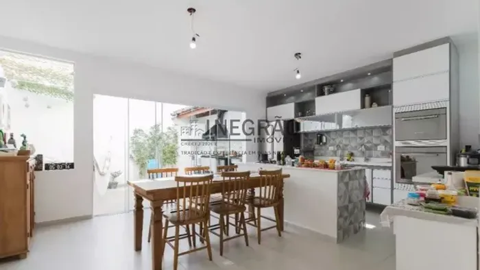 Comprar casa Vila Firmino. Negrão Imóveis.