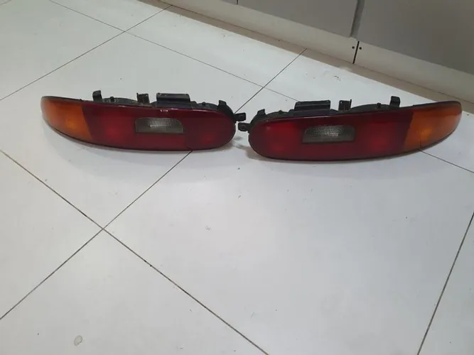 Mazda MX3 par lanternas traseiras originais